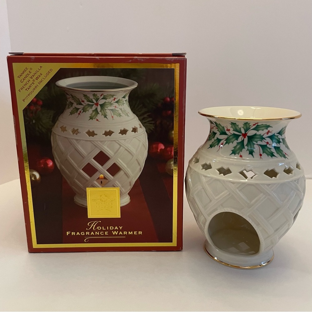 Lenox Holiday Fragrance Warmer Holly Berries Christmas